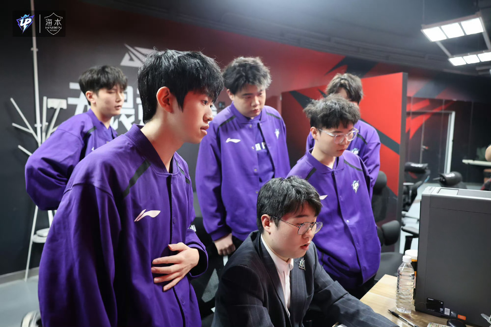 九游体育-包含Doinb回归赛场，战术调整首场状态亮眼，老鹰观众沸腾！的词条