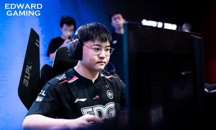 九游体育-包含Rookie爆冷击败SKT，突破纪录引爆全场！的词条